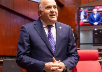 Senador Alexis Victoria Caprobación urgente del proyecto de Ley de Turismo Náutico