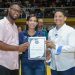 Yasiris Sánchez es reconocida por sus aportes a la comunicación en inauguración del TBS Peravia 2026