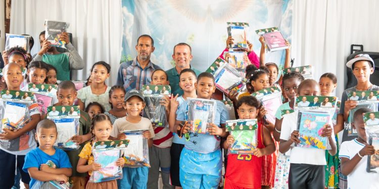 Onavel Aristy se posiciona entre los diputados más activos en el regreso a clases e impacta a más de 5,500 niños en La Altagracia