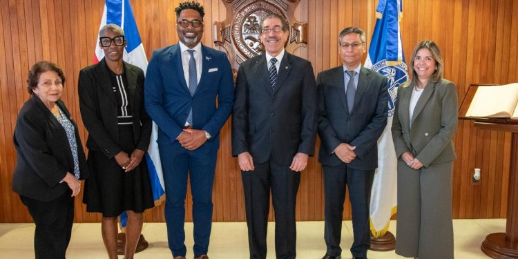 UASD recibe visita de comisión del Bronx Community College Para fortalecer lazos académicos y convenios bilaterales