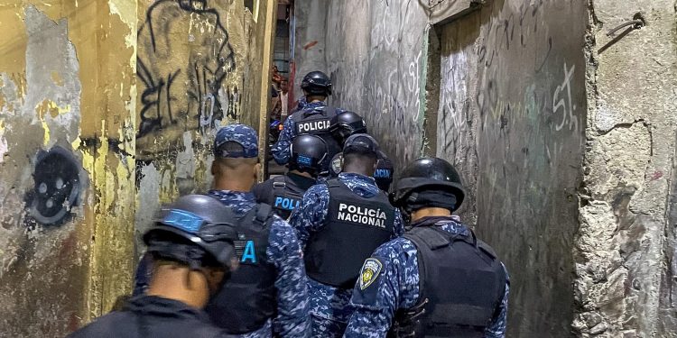Policía despliega operativos preventivos en Espaillat y Hermanas Mirabal y reporta decenas de apresados