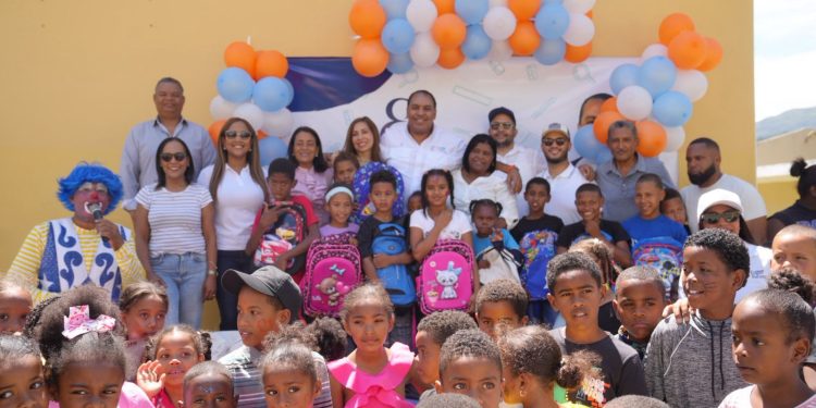 Fundación Edgar Batista beneficia a más de 500 familias de Barahona con útiles escolares