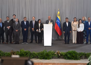 Gobierno y oposición en Venezuela buscan recuperar oro retenido en Londres