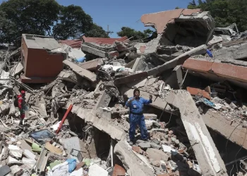 Terremoto en Colombia deja al menos 132 muertos y 570 heridos; continúa la búsqueda entre escombros