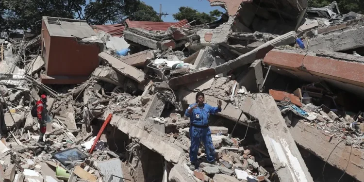 Terremoto en Colombia deja al menos 132 muertos y 570 heridos; continúa la búsqueda entre escombros