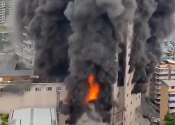 Incendio en local comercial de China deja ocho muertos y tres heridos