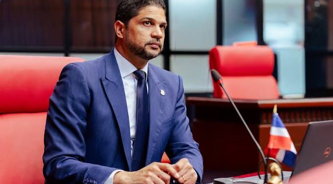 Senador Gustavo Lara aclara que desde 2022 no tiene participación societaria, administrativa ni comercial en GESPRO