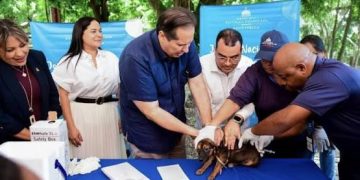 Salud Pública vacuna 115 perros y gatos contra la rabia en Ciudad Juan Bosch