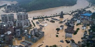China activa alertas rojas por intensas lluvias e inundaciones