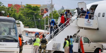 Haití recibe desde EE.UU. primer grupo de deportados tras término de protección temporal