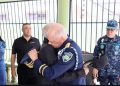 Entre lágrimas y orgullo, nuevo director de la PN visita a su padre en Moca