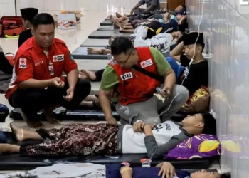 Medio millar de niños hospitalizados en Indonesia tras ingerir comida escolar gratuita