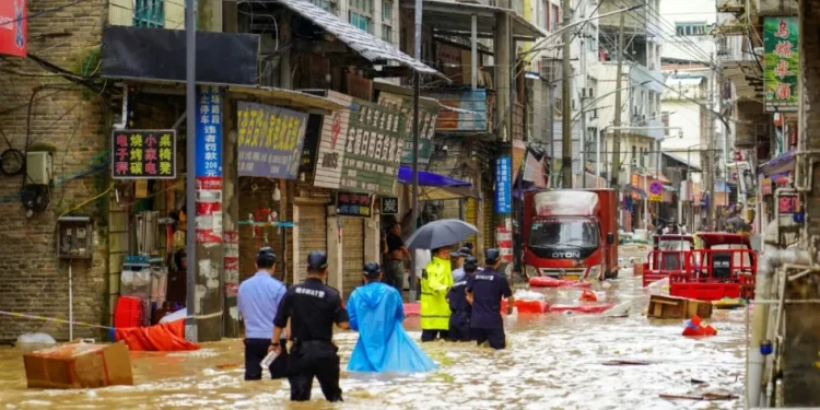 Más de 42,000 evacuados en la isla china de Hainan a causa de las fuertes lluvias
