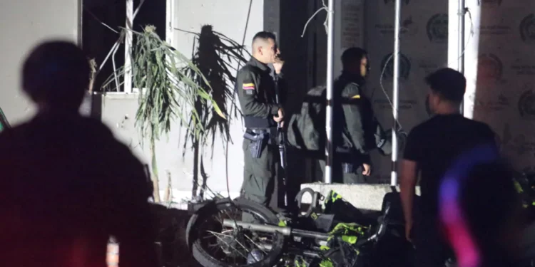 Un muerto y once heridos en el ataque terrorista contra un puesto policial en Colombia