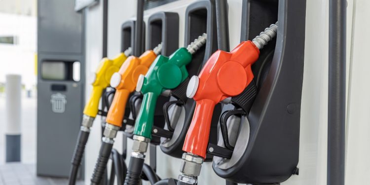 Golpe al bolsillo: suben los precios de las gasolinas y el gasoil
