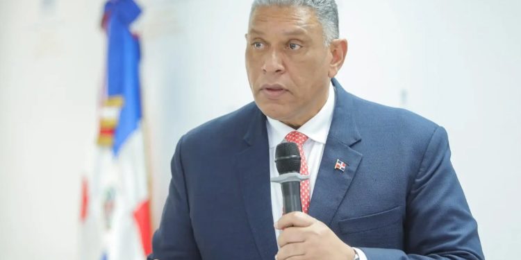 Chu Vásquez anuncia apoyo a Carolina Mejía