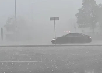 Tormenta en Toronto: inundaciones, apagones y caos en las calles tras las lluvias torrenciales