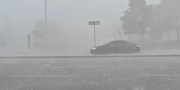 Tormenta en Toronto: inundaciones, apagones y caos en las calles tras las lluvias torrenciales