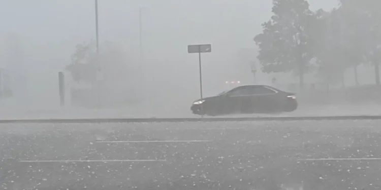 Tormenta en Toronto: inundaciones, apagones y caos en las calles tras las lluvias torrenciales