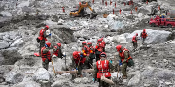 Nepal identifica y entrega 102 cuerpos de víctimas de las riadas