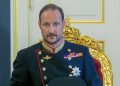 Haakon VIII asume oficialmente el trono de Noruega tras la muerte de Harald V