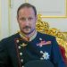 Haakon VIII asume oficialmente el trono de Noruega tras la muerte de Harald V