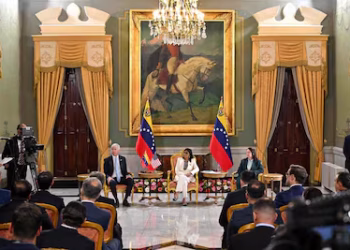 Estados Unidos celebra como «día histórico» la firma de acuerdos petroleros en Venezuela