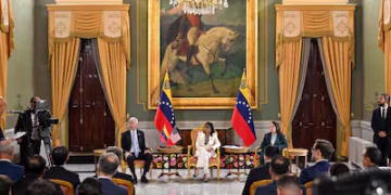 Estados Unidos celebra como «día histórico» la firma de acuerdos petroleros en Venezuela