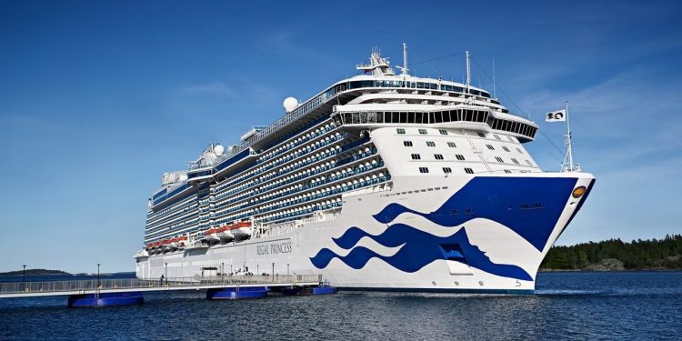 Puerto Plata recibe al Celebrity Beyond con 3,224 pasajeros; septiembre contempla 38 escalas de cruceros