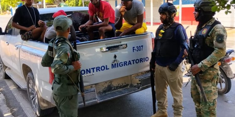 SENPA detiene a 25 personas y retiene dos camiones durante operativos simultáneos