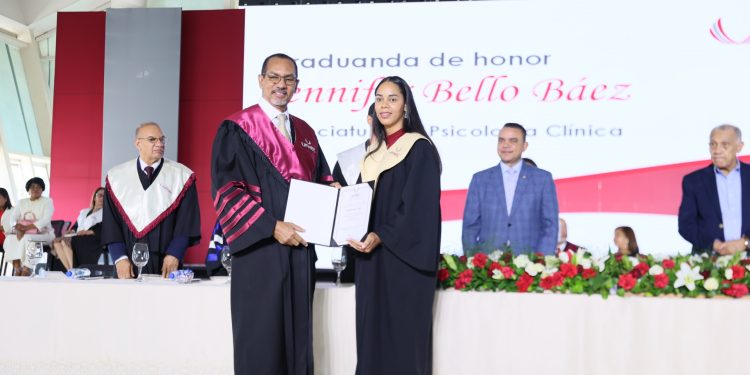 UFHEC celebra su cuadragésima novena graduación ordinaria con 1,747 nuevos profesionales; el 74 % son mujeres