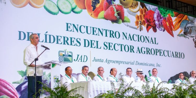 Presidente Abinader destaca los avances del Gobierno en mecanización agrícola