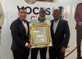 Grupo de Medios Vizcaíno Piñeyro reconoce al director de 002 Radio TV Ing. Pascual Linarez