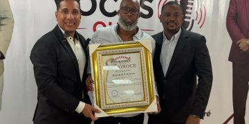 Grupo de Medios Vizcaíno Piñeyro reconoce al director de 002 Radio TV Ing. Pascual Linarez