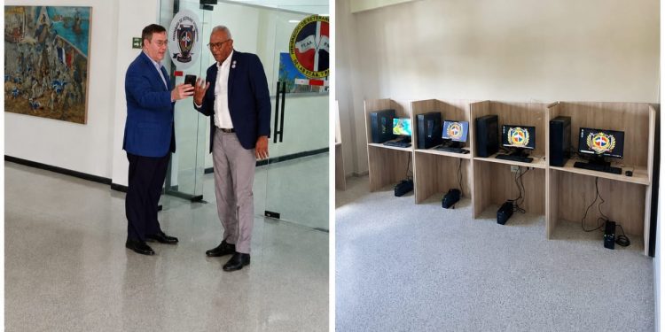 Leskey Industries dona ocho computadoras a la Hermandad de Veteranos