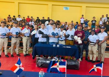 Policía comunitaria participa en programa "Elige la Cancha, No la Calle” en Monte Plata