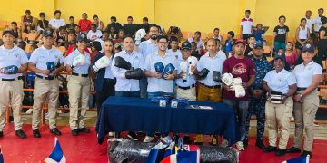 Policía comunitaria participa en programa "Elige la Cancha, No la Calle” en Monte Plata