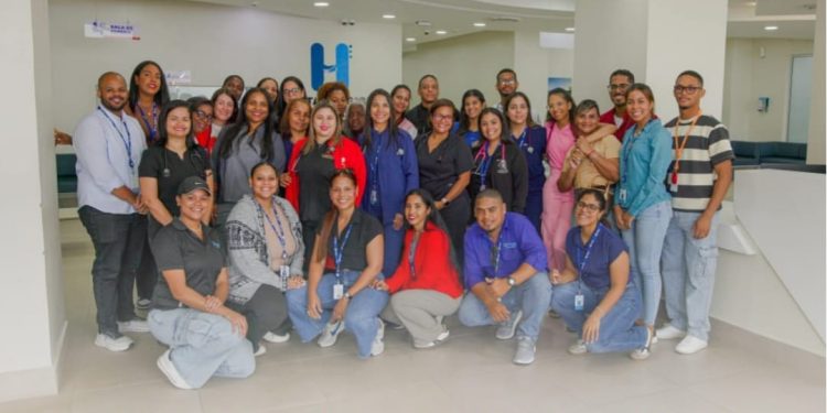 Médicos de CEDIMAT y Salud Pública atienden niños con cardiopatías en San Francisco de Macoris