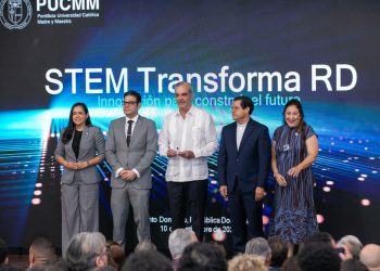 Presidente Abinader respalda creación de laboratorio de semiconductores de la PUCMM