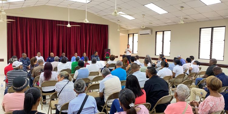 La Dirección de la Policía Comunitaria de la PN se reúne con representantes comunitarios de Los Alcarrizos 