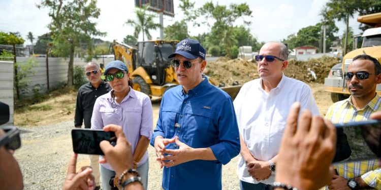 Alcalde Ulises Rodríguez supervisa construcción de Estación Central de Bomberos en El Dorado