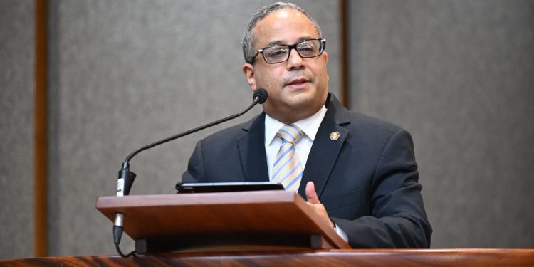Presidente del TC insta a construir una ciudadanía comprometida con la Constitución