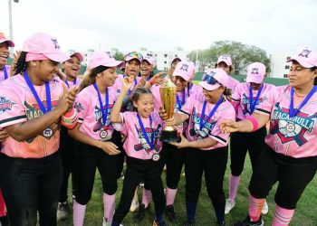 Fundación Macarrulla impulsa la inclusión femenina en el béisbol con la premiación de su primera categoría femenina