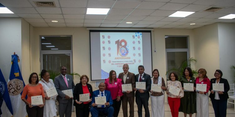 Facultad de Ciencias de la Educación de la UASD celebra su 18.º aniversario con reconocimientos a su comunidad académica