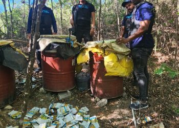 PN junto al MP desmantela laboratorio clandestino y ocupa más de 10 mil litros de bebidas alcohólicas adulteradas