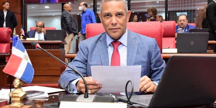 Senador Franklin Romero pide investigar posibles violaciones de los derechos de los internos en cárceles dominicanas