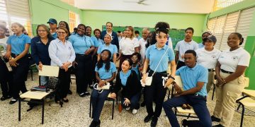 Policía Comunitaria orienta a jóvenes sobre riesgos de la hookah y el vapeador durante operativo “Más Salud”