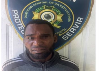 Policía apresa en flagrante delito a alias “Ratón” por robo a banca de lotería, le ocupan más de 22,000 pesos y una motocicleta en Monte Plata