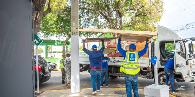 Alcaldía del DN continúa recuperación del espacio público en sector Costa Brava