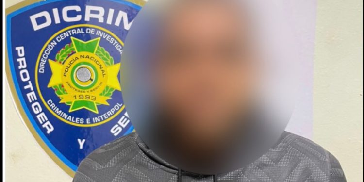 PN apresa en flagrante delito a presunto autor de robo en residencia de Santiago y recupera prendas y dinero